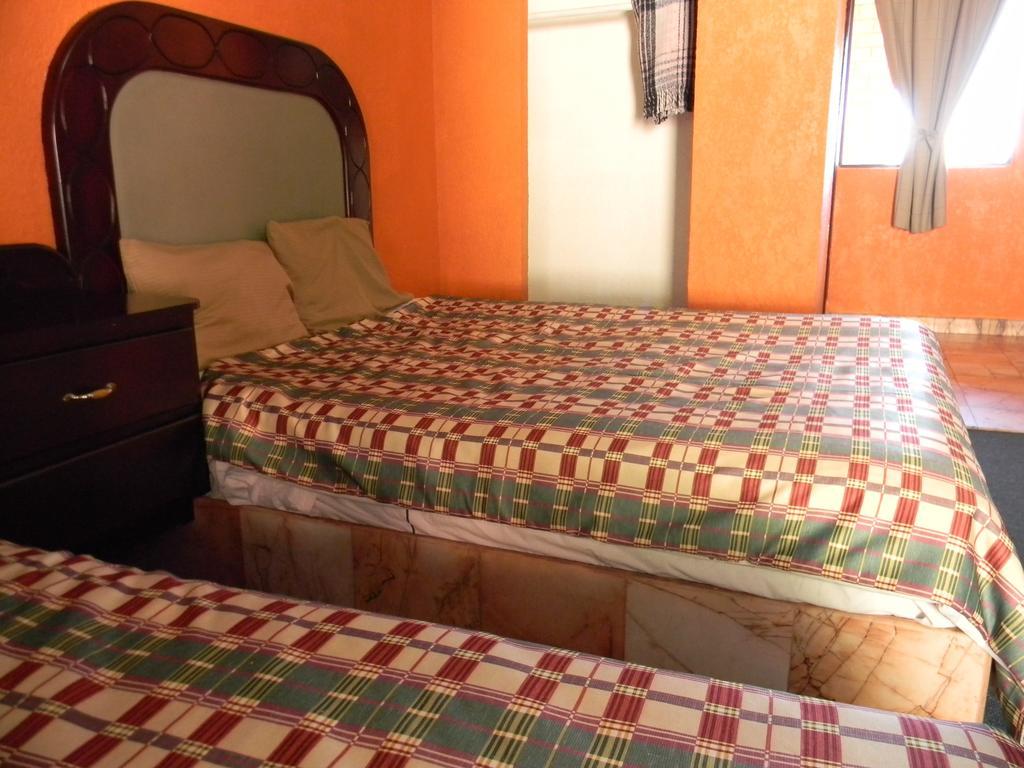 Love hotel Grand Guaycura 2*