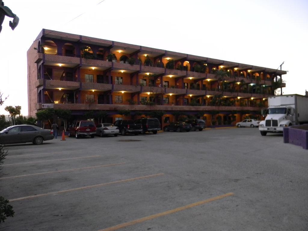 Love hotel Grand Guaycura 2*